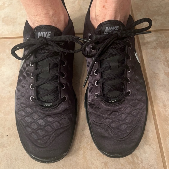 Nike training tennis shoe women’s size 9.5 black - Picture 14 of 14